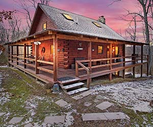 Bearadise Ridge Cabin porch, side