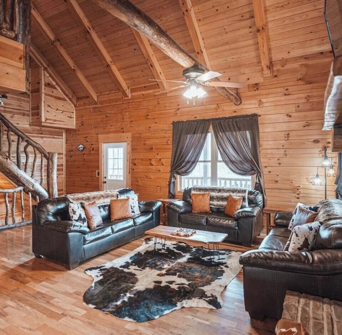 Living room with three leather sofas around a live-edge coffee table