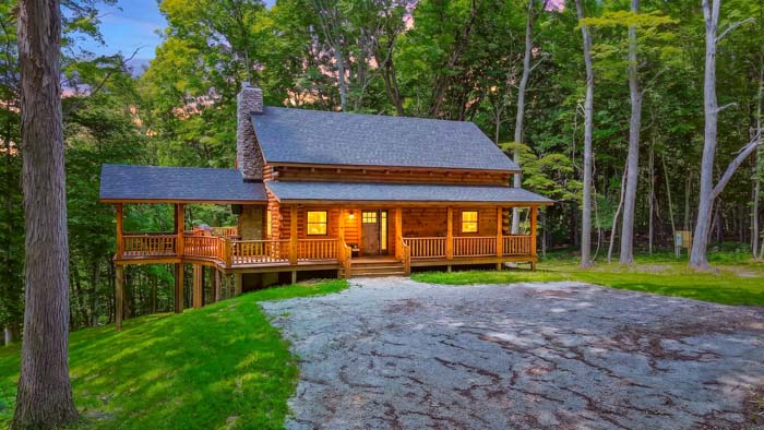 Cozy Hocking Hills cabin retreat for couples families and friends