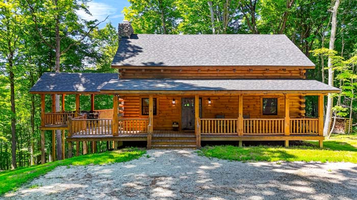 Relaxing cabin getaway near Hocking Hills hiking trails and caves