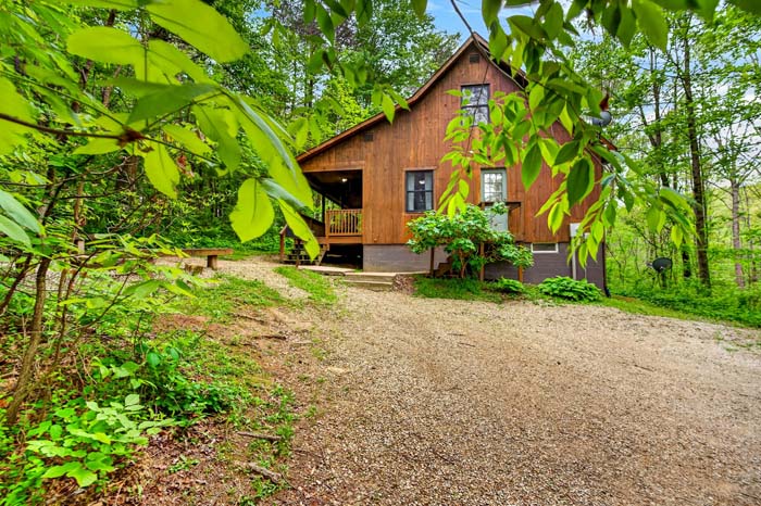 Relaxing countryside cabin with private amenities