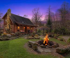 La Vigne Ridge Cabin porch, side