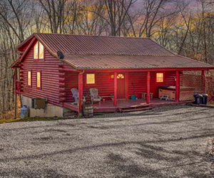 Red Pine Cabin porch, side