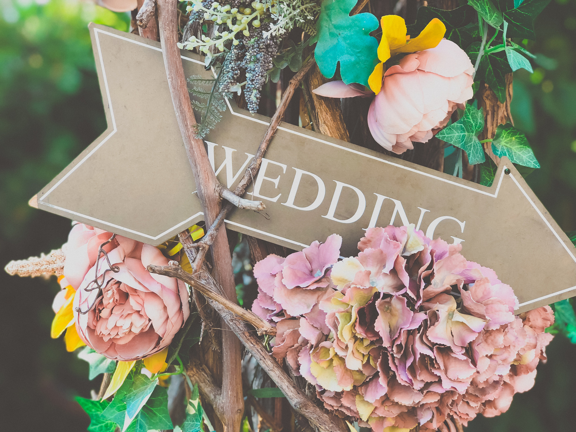 Wedding party flower decor in the summer garden